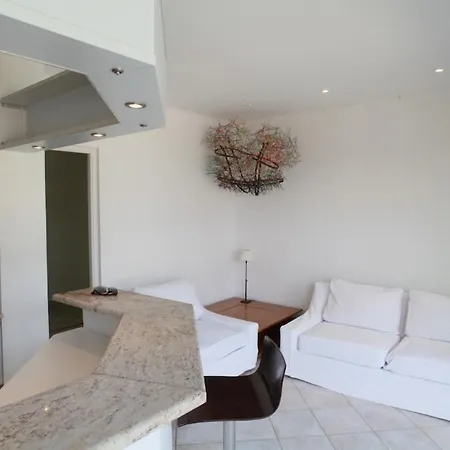 Poolhouse Maison Angelvin 아파트 *